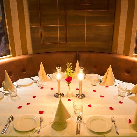 Hotel Spencer Thane Bagian luar foto